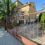 In Stunning Private House In Center District Appartamento Leopoli
