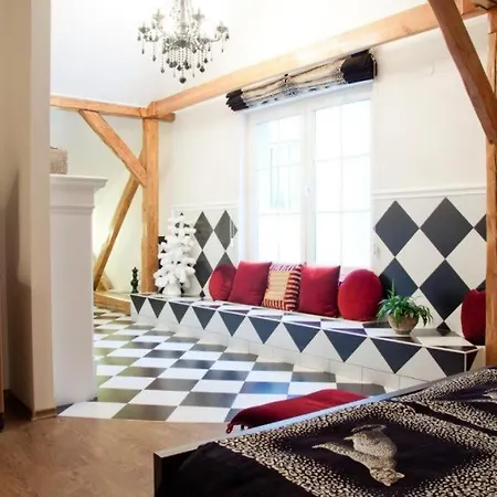 Апартаменти In Stunning Private House In Center District *