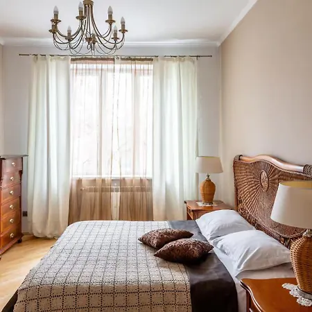 In Stunning Private House In Center District * Leópolis