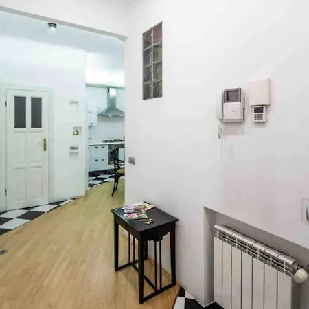 In Stunning Private House In Center District Appartamento *