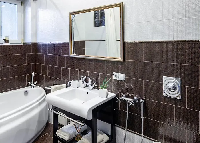 Apartamento In Stunning Private House In Center District Leópolis