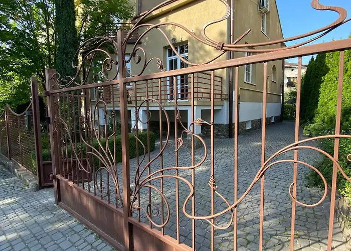 In Stunning Private House In Center District Apartamento Leópolis