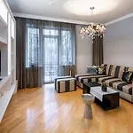 In Stunning Private House In Center District Apartment *