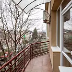 In Stunning Private House In Center District Apartment