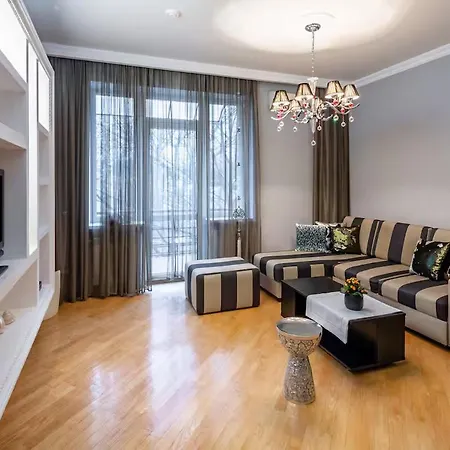In Stunning Private House In Center District Apartment *