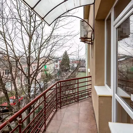 In Stunning Private House In Center District Apartment