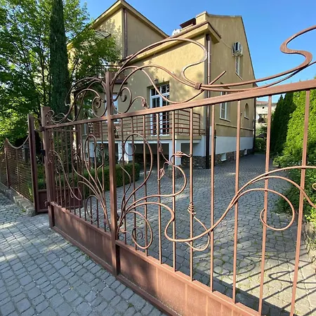 In Stunning Private House In Center District Apartment Lviv